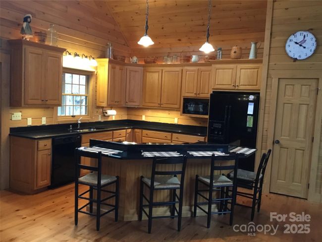 Kitchen Bar | Image 20