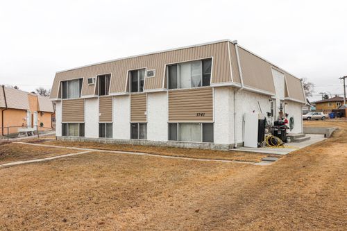 1741 14 Ave Se, Medicine Hat, AB, T1A3R2 | Card Image