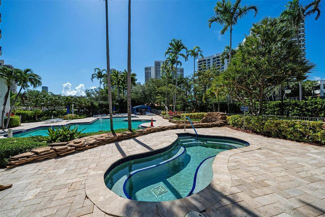APT-1702 - 3500 Mystic Pointe Dr, Condo with 2 bedrooms, 2 bathrooms and null parking in Aventura FL | Image 19