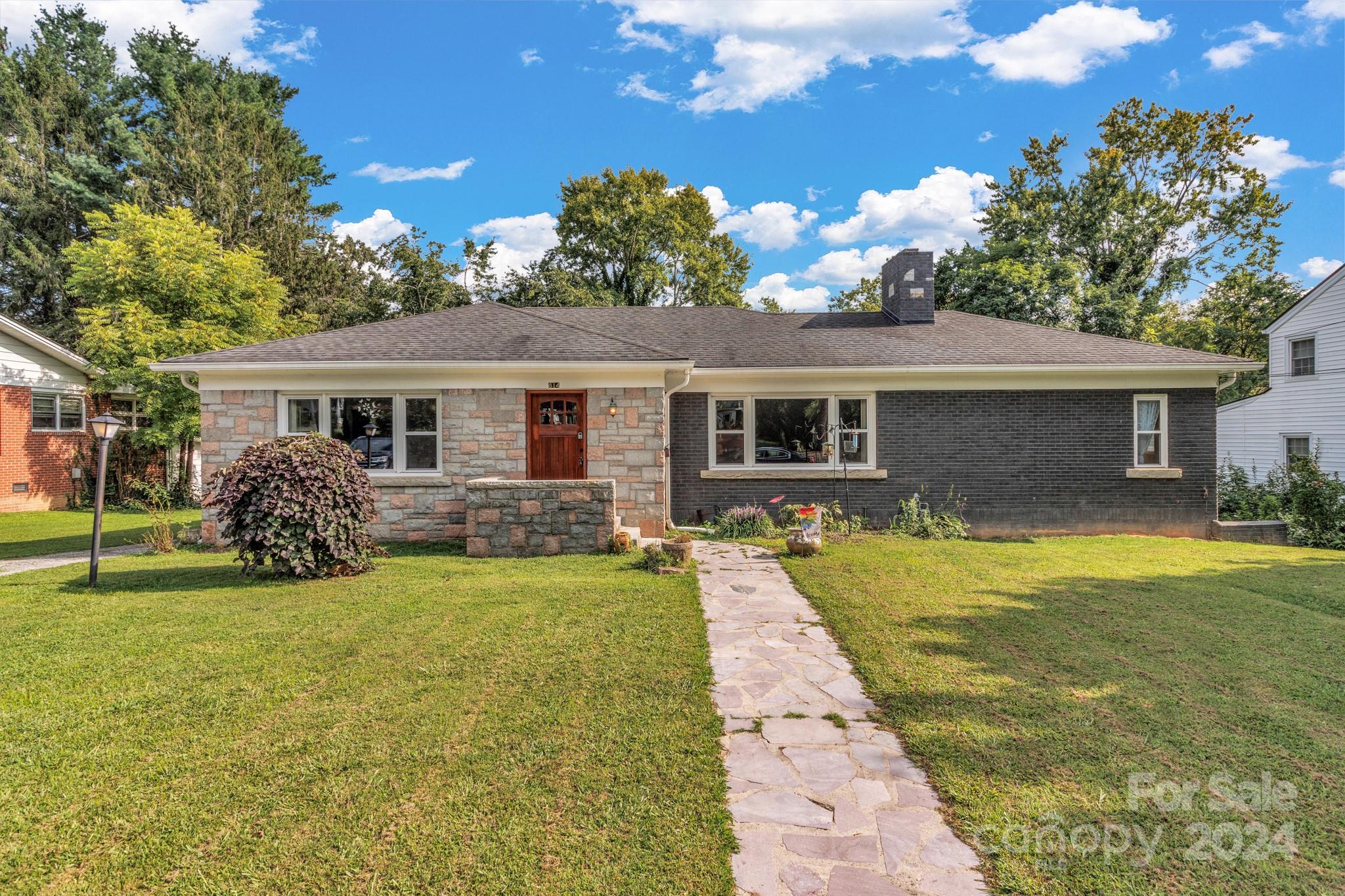 5th Ave, Hendersonville, NC 28739