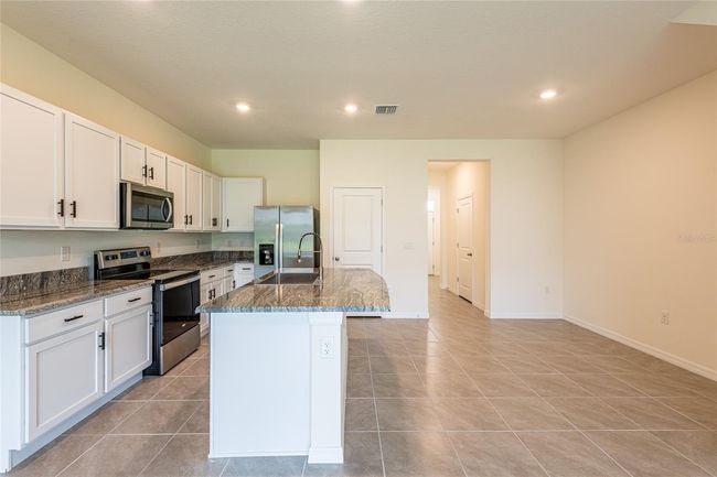 33063 Tulip Petal Ln, Townhouse with 3 bedrooms, 3 bathrooms and null parking in WESLEY CHAPEL FL | Image 15