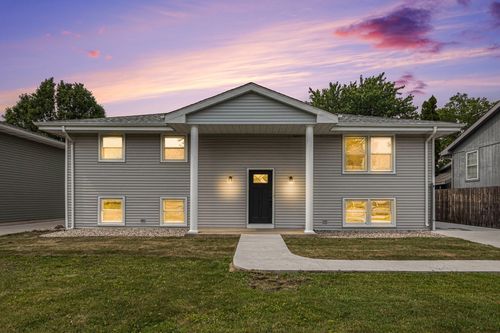 1819 Magnolia Ln, Munster, IN, 46321-3438 | Card Image