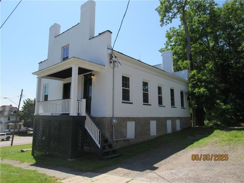 4 Geneva St, Lyons, NY, 14489-1204 | Card Image