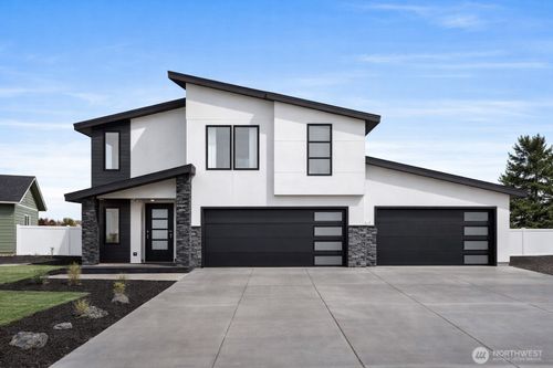 525 N Bluff West Dr, Moses Lake, WA, 98837-4923 | Card Image