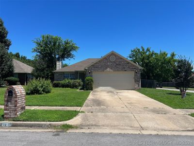 11833 S 268th East Avenue, House other with 3 bedrooms, 2 bathrooms and null parking in Coweta OK | Image 1