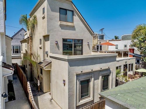 818 Queenstown Ct, San Diego, CA, 92109-7216 | Card Image
