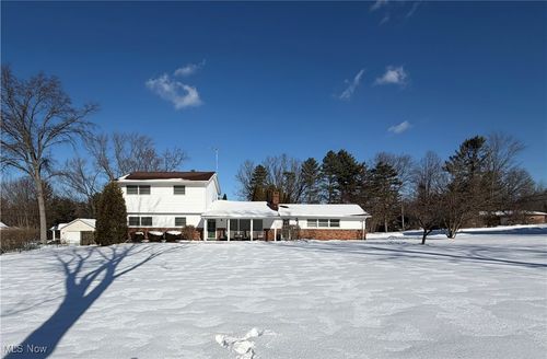 10548 Briar Hill Dr, Kirtland, OH, 44094-9424 | Card Image