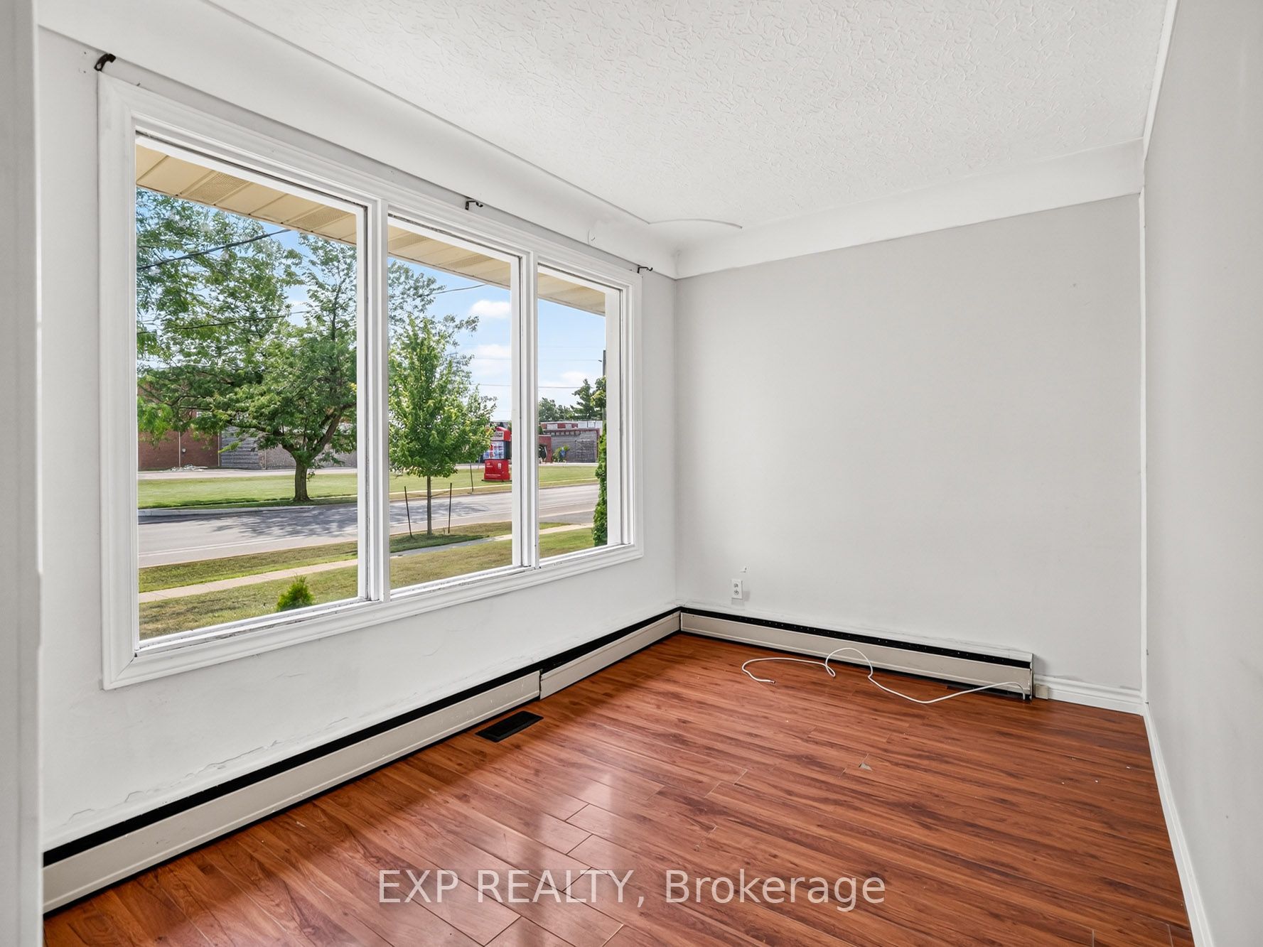Residential in Welland 5