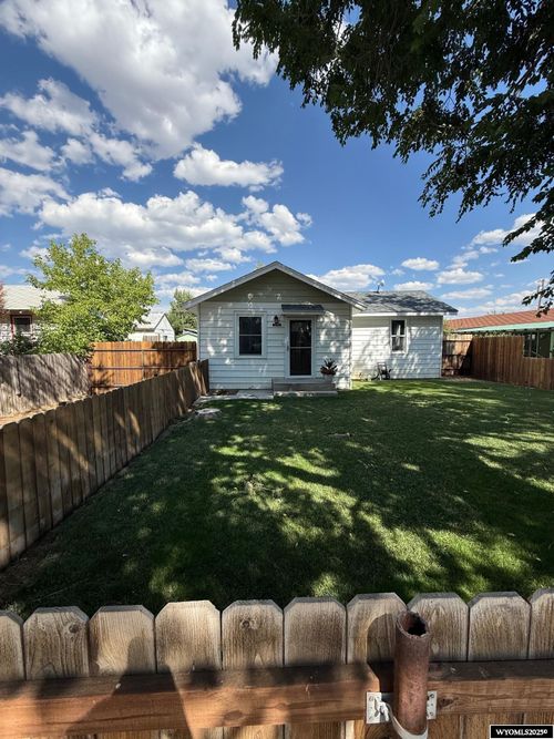 243 S 4th Ave, Mills, WY, 82604-2573 | Card Image