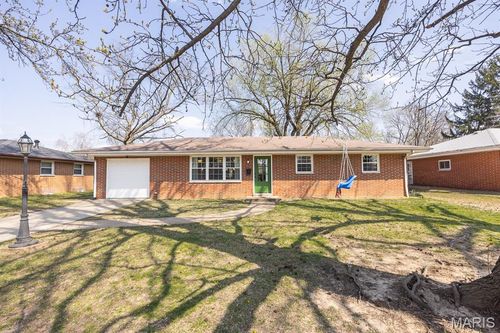 4 Lancelot Dr, Belleville, IL, 62226-5917 | Card Image
