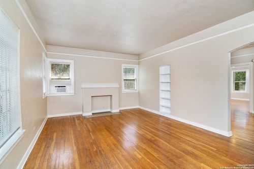 apt-4-268 E Lullwood Ave, San Antonio, TX, 78212-5357 | Card Image