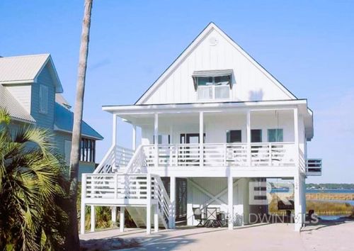 124 Sand Dune Dr, Gulf Shores, AL, 36542-6140 | Card Image