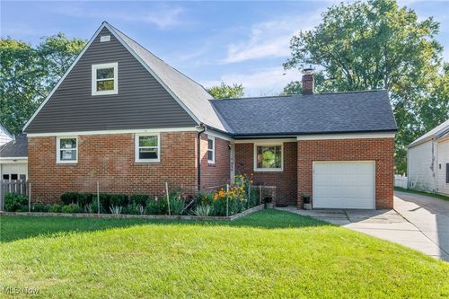 4235 W 222nd St, Fairview Park, OH, 44126-1011 | Card Image