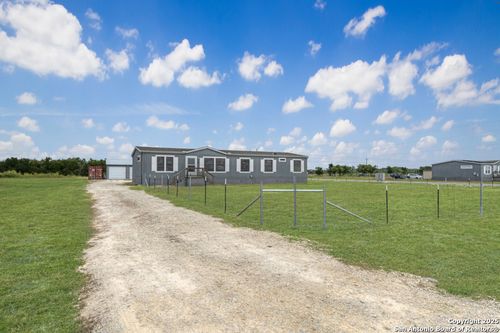 124 Galle Estates Cir, Kingsbury, TX, 78638-2057 | Card Image