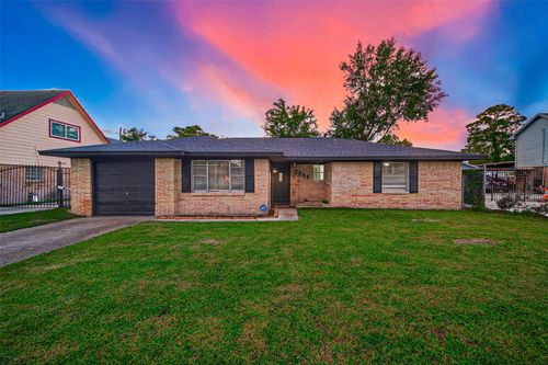 2606 Garapan St, Houston, TX, 77091-3042 | Card Image