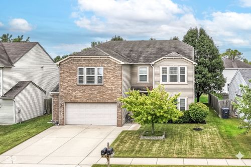 8221 S Evening Dr, Pendleton, IN, 46064-9299 | Card Image