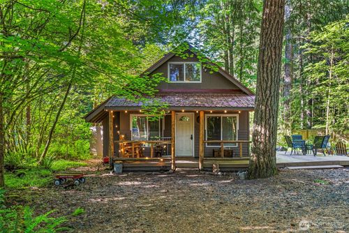 139 Mount Rainier Dr, Packwood, WA, 98361-9733 | Card Image