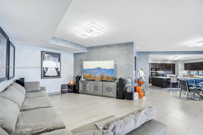 APT-5505 - 18555 Collins Ave, Condo with 3 bedrooms, 5 bathrooms and null parking in Sunny Isles Beach FL | Image 9