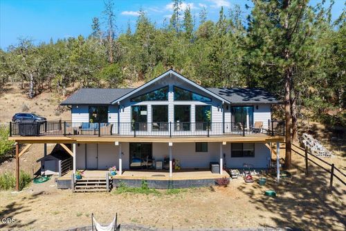 657 Greenleaf Dr, Eagle Point, OR, 97524-7769 | Card Image