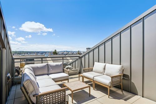 129-649 E 3rd St, North Vancouver, BC, V7L1G6 | Card Image