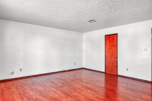 1012 N 5th St, Noble, OK, 73068-9309 | Card Image