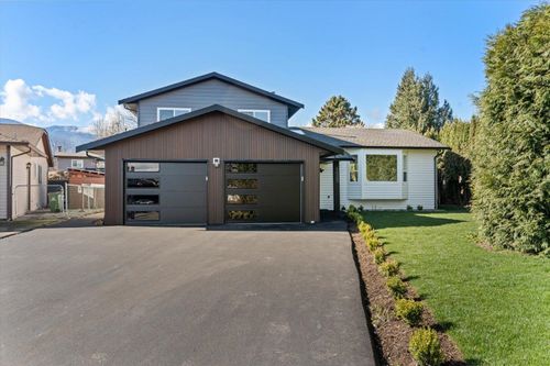 6425 Swanson St, Chilliwack, BC, V2R1R2 | Card Image