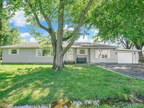 407 S Bel Aire Dr, Irvington, IL, 62848-1082 | Card Image