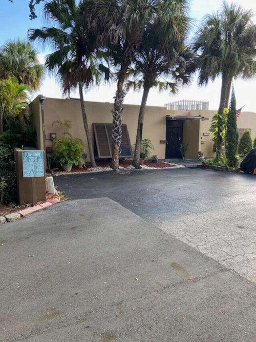 16023 Kingsmoor Way, Miami Lakes, FL, 33014-6560 | Card Image