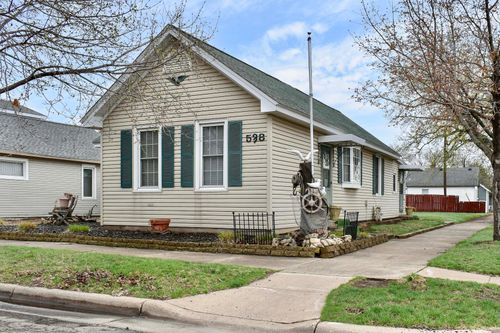 528 Chatfield St, Winona, MN, 55987-4573 | Card Image