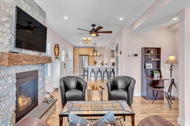 64 Front St E, House other with 4 bedrooms, 3 bathrooms and 10 parking in Bobcaygeon ON | Image 16