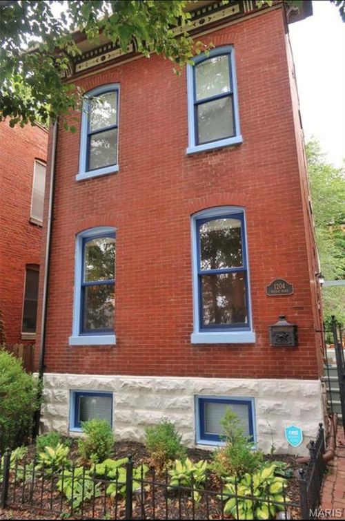 1204 Mackay Pl, Saint Louis, MO, 63104-2408 | Card Image