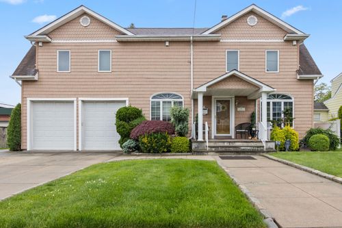 13 Evans Ave, Albertson, NY, 11507-1901 | Card Image