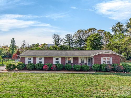 821 Woods Dr, Statesville, NC, 28677-3443 | Card Image