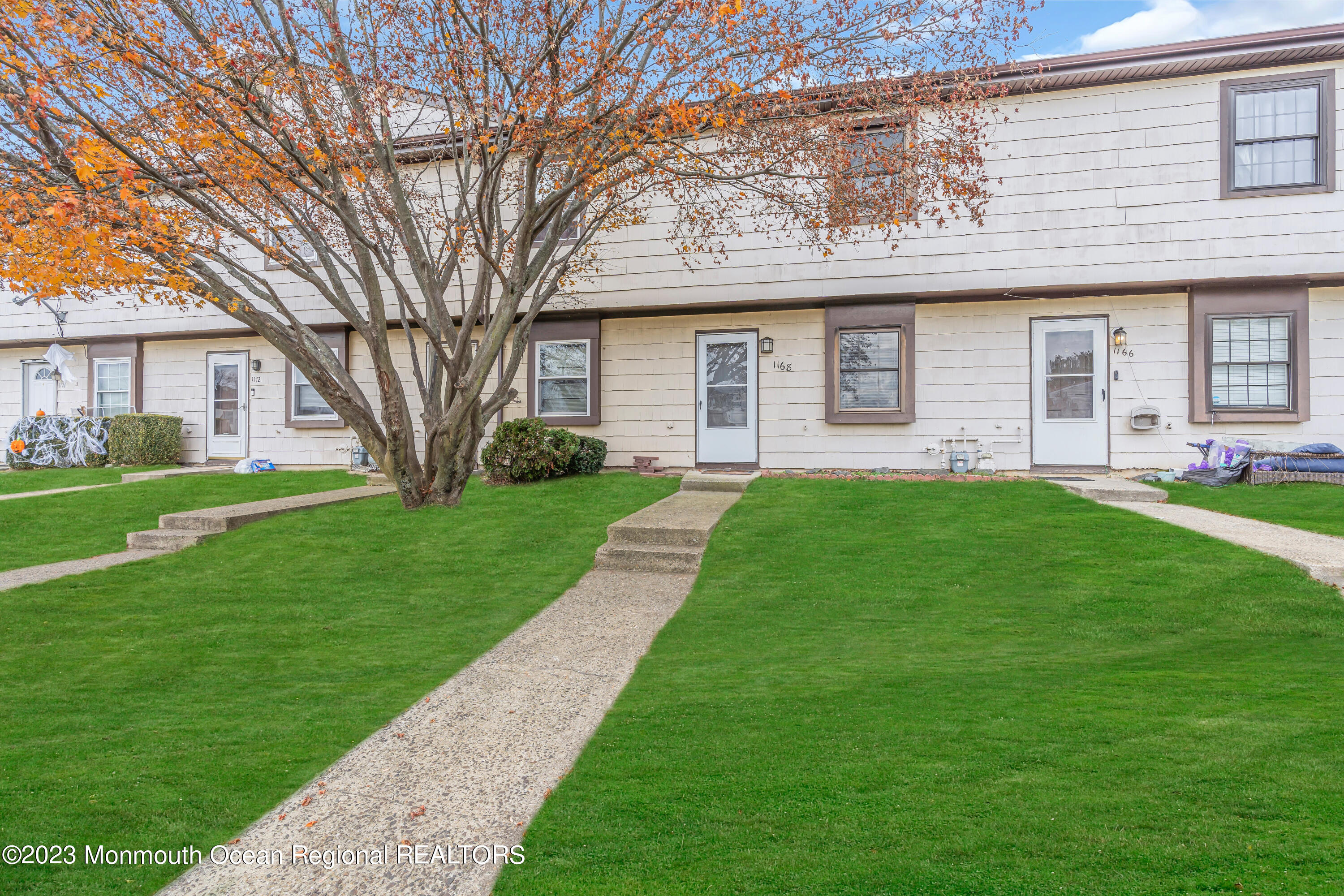 Residential Lease in Brick 3