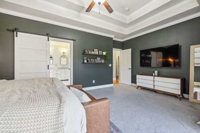 The barndoor is such a space saver in addition to being very stylish. | Image 28