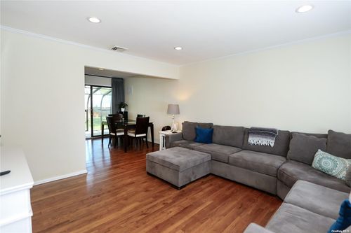 2 Haven Ln, Old Bethpage, NY, 11804-1406 | Card Image