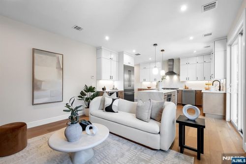 98 W Main St, Ramsey, NJ, 07446-1844 | Card Image