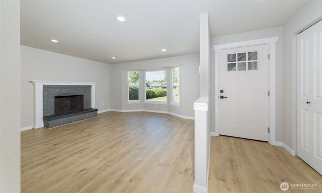 9621 1 St Ave Se, House other with 3 bedrooms, 2 bathrooms and 2 parking in Everett WA | Image 9
