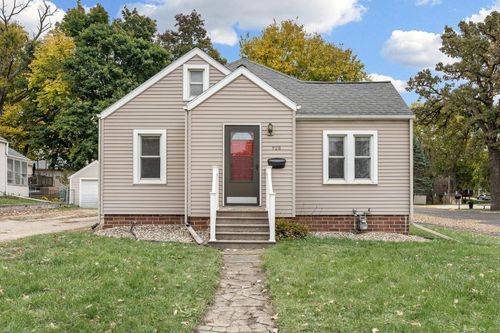 928 Bridge Ave, Albert Lea, MN, 56007-2351 | Card Image