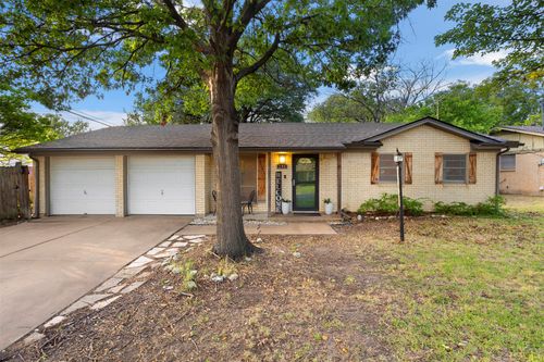 305 Ne Todd St, Burleson, TX, 76028-2722 | Card Image