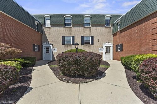 201-4777 Columbia Rd, North Olmsted, OH, 44070-3601 | Card Image