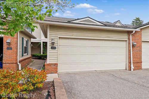 5673 Drake Hollow Dr W, West Bloomfield, MI, 48322-1275 | Card Image