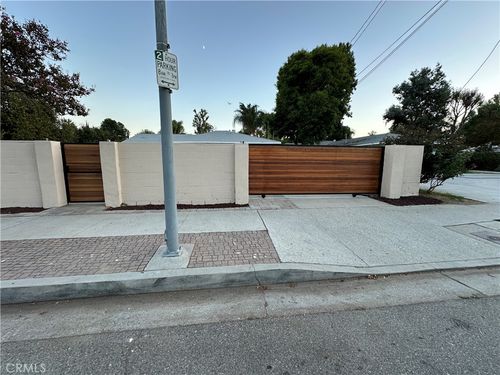 19140 Strathern St, Reseda, CA, 91335-1124 | Card Image