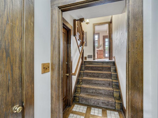 5 - Foyer.jpg | Image 5
