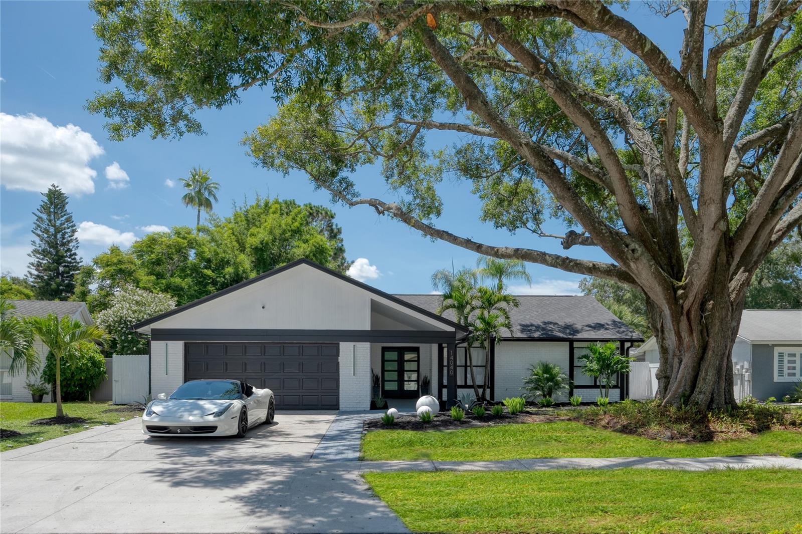 Cascade Ln, Tampa, FL 33618
