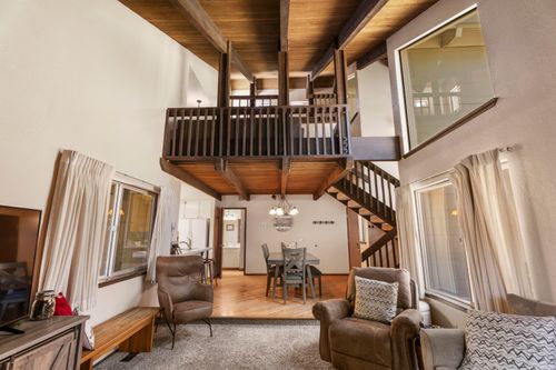 57-57012 Tennis Village Ln, Sunriver, OR, 97707-1858 | Card Image