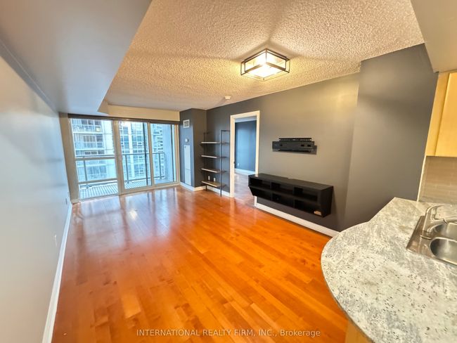 2308 - 763 Bay St, Condo with 1 bedrooms, 1 bathrooms and 1 parking in Toronto ON | Image 4