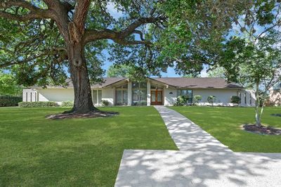 18214 Nassau Bay Drive, House other with 4 bedrooms, 3 bathrooms and null parking in Nassau Bay TX | Image 2