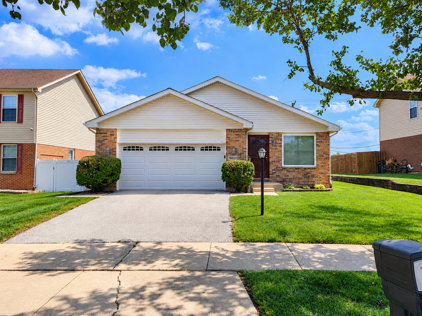 16621 Lockridge Ave, For Sale in Oak Forest - eXp Realty