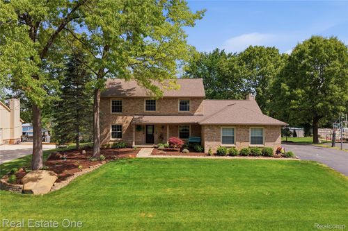 219 Briarwood Dr, Highland, MI, 48357-4964 | Card Image